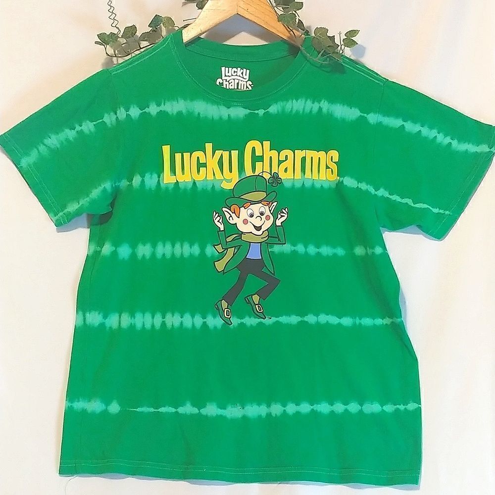 Lucky Charms. Graphic T-shirt. Size small. Good condition.